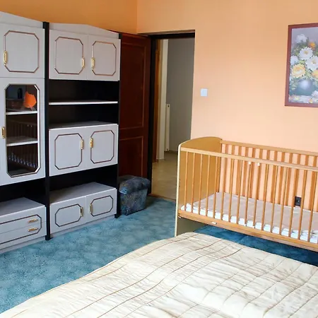 Ibolya Apartment *